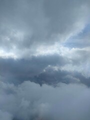 雲の間