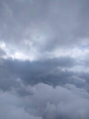 雲の間