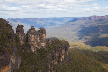 Fototapeta na wymiar Three sisters in the blue mountains, New South Wales