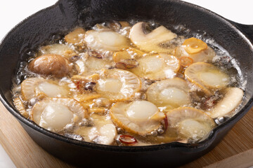 ベビーホタテのアヒージョ