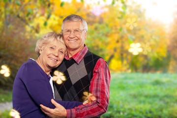 Obraz premium Happy old couple enjoying walking in garden