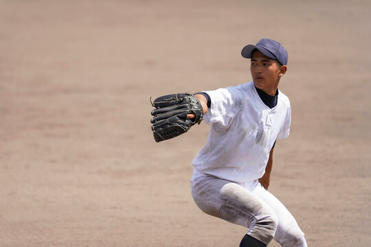 サウスポーの投球（高校野球）