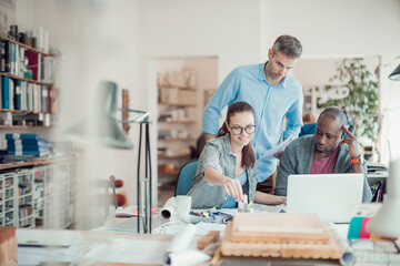 Obraz premium Group of people working together on a project in a startup company office