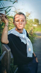 Fotobehang Portret kobiety w trzcinie  © Karolina