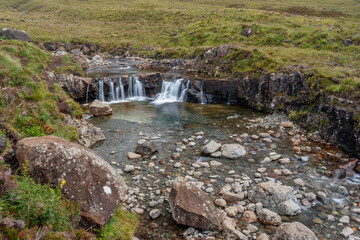 Wasserfall bei den fairy Pools auf Skye 