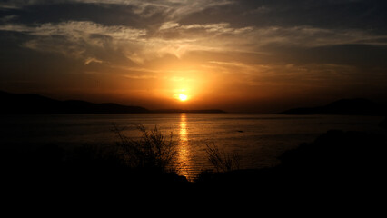 Obraz premium A beautiful view at sunset on Lake Bafa