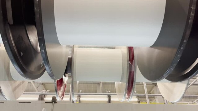 Industrial knitting machine for knitting textile fabrics