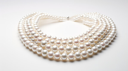 White pearls collier