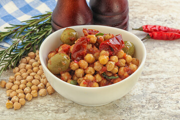 Chickpea beans with dry tomato and olives