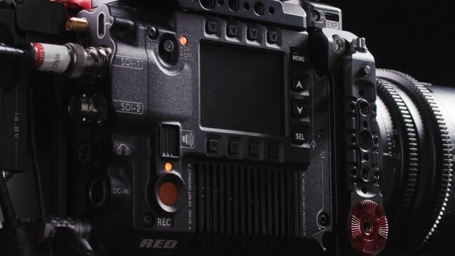 Mise en tension cam&eacute;ra de cin&eacute;ma RED Raptor 8K