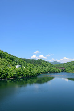 青空の十勝 サホロ湖と佐幌ダム © rujin