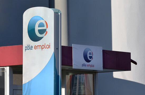 Enseigne Pole Emploi, France Travail, agence