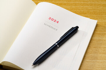 ペンと手帳2024