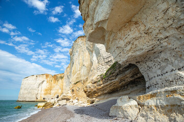 Fototapeta premium look up angel of the white towering sea cliff with blue sky in Étretat