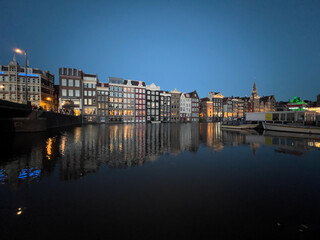 Fototapeta na wymiar Twilight Reflections on Amsterdam’s Historic Canals