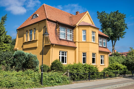 malchow, deutschland - saniertes altes haus