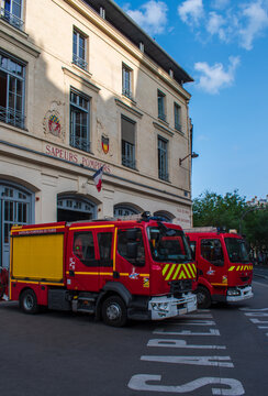 Caserne de pompiers, Paris, France