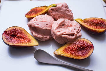 plate with fig ice cream and fresh figs cut in half