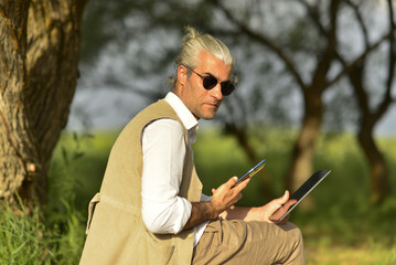 Fototapeta premium Businessman doing business analysis and evaluation by phone.