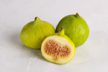 Ripe sweet juicy green fig heap