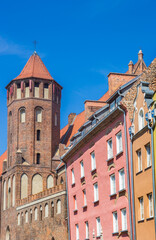 Fototapeta na wymiar Tower of the Mikolaja church and colorful houses in Gdansk, Poland