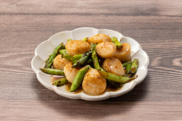 ホタテとアスパラガスのバター炒め