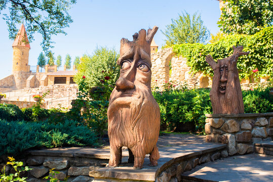 "Loga" park, farm Staraya Stanitsa, Kamensky district, Rostov region, Russia. August 26, 2023.
figure or sculpture  fairy-tale creatures in the landscape 