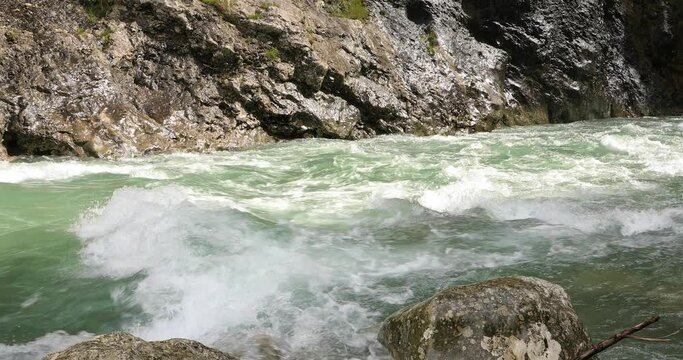 le courant de la rivi&egrave;re du Verdon
en France 