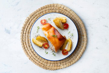 Segovia suckling pig cooked in the oven with apples. 