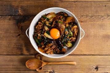 豚肉と茄子のスタミナ丼