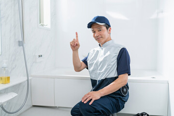 水道修理業の男性,風呂場