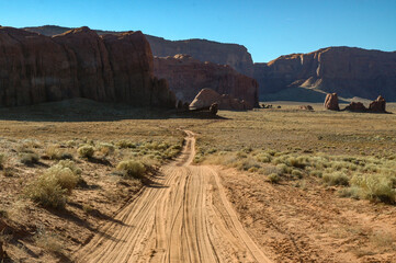 アメリカの荒野、モニュメントバレーのバレードライブの道