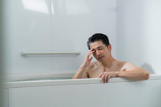 入浴中に体調が悪くなった男性