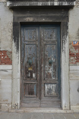 alte, antike und verwitterte Haustüren
