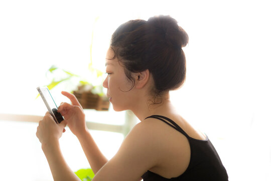 女性の横顔 Images – Browse 382 Stock Photos, Vectors, and Video