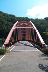 赤いトラスの橋　