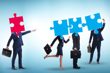 Concept of business people and jigsaw puzzle