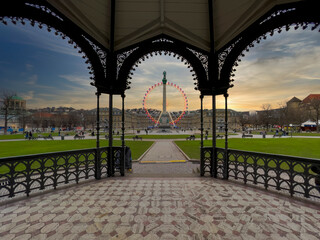 Blick durch Musikpavillon auf das Schlossplatz, Stuttgart, Deutschland, Europa