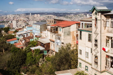 Obraz premium View of the traditional and colorful buildings of Valparaiso, Chile