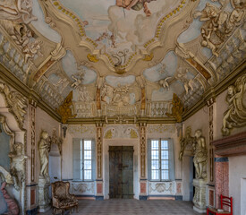 Fototapeta premium Embracing the Past: Exploring the Timeless Elegance of an Abandoned, Majestic Villa in the Heart of Emilia Romana, Italy