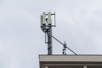 mast, transmission antenna, data exchange, GSM, LTE in the city