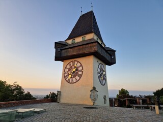 Wahrzeichen von Graz: Der Uhrturm am Schlossberg