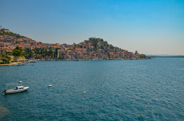 Fototapeta na wymiar panorama Śibeniku w Chorwacji