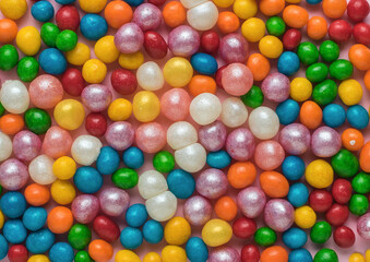 Fototapeta na wymiar Background of a large number of colorful candies in the shape of balls.