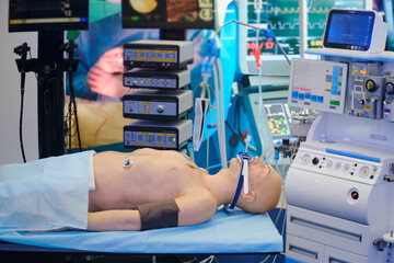 Operating room in modern hospital with a training dummy - obrazy, fototapety, plakaty