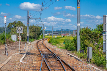 夏の青空と線路