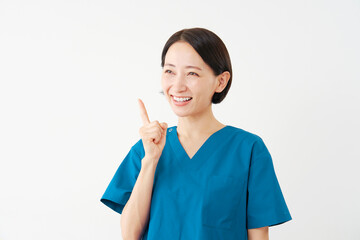 ひらめく女性の医者　白背景