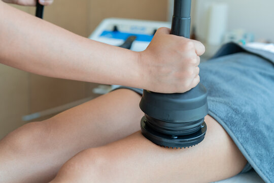 Anti-cellulite vibrating G5 massage. Subdermal therapy.