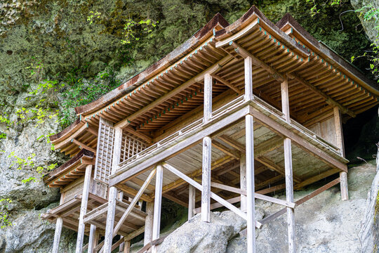 三佛寺投入堂」の写真素材 | 142件の無料イラスト画像 | Adobe Stock