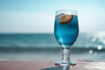 Obraz premium Refreshing beverage in a glass on a sunny beach with a white and blue background. Generative AI